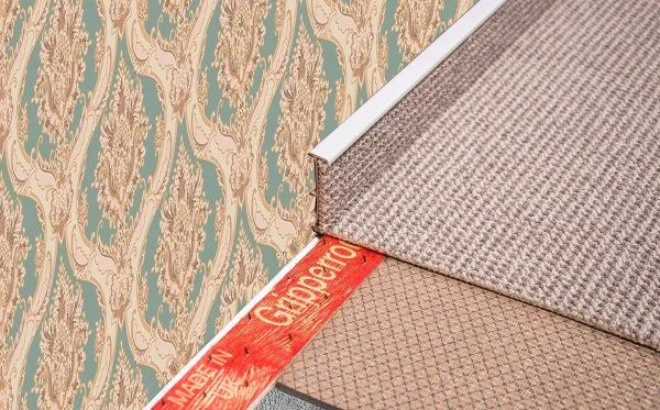 Плинтус для ковролина Korner Listwa 106 Светло-серый 2,5м (50мм) в Самаре