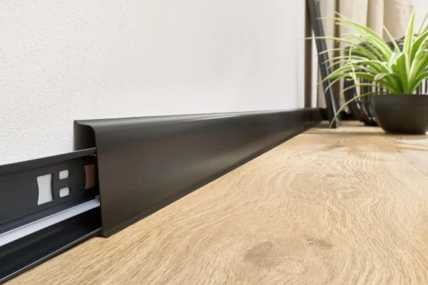 Плинтус пластиковый Arbiton INDO70 220 Чёрный матовый 2.5 м в Самаре