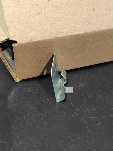 Клипсы к плинтусу MDF Bonkeel (50шт) в Самаре