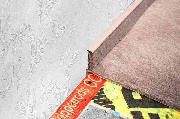 Плинтус для ковролина Korner Listwa 102 Беж 2,5м (50мм) в Самаре