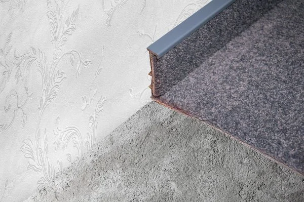 Плинтус для ковролина Korner Listwa 108 Графит 2,5м (50мм) в Самаре