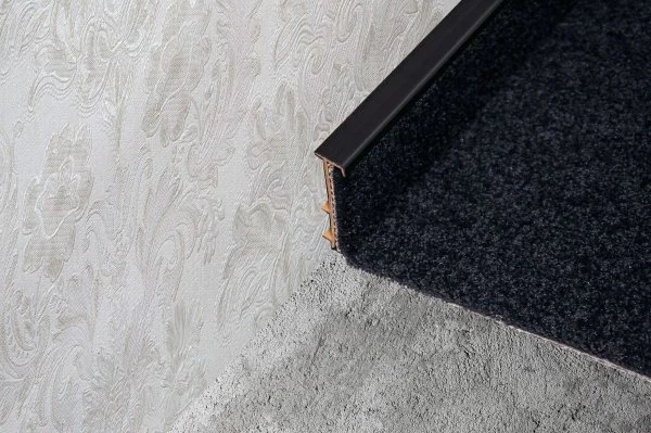 Плинтус для ковролина Korner Listwa 109 Черный 2,5м (50мм) в Самаре